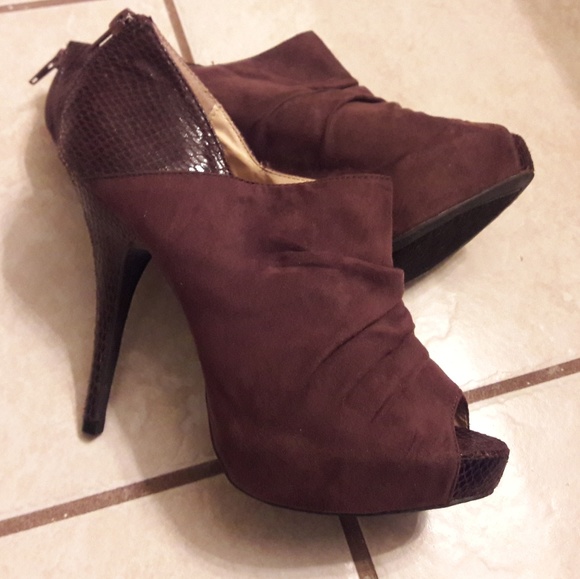 Dots/Exotic Print/ Peep Toe/ Heels - Picture 2 of 8